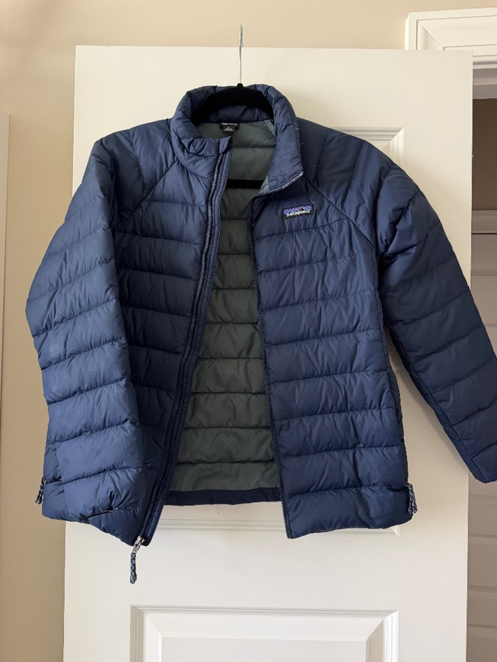 Patagonia navy puffer coat